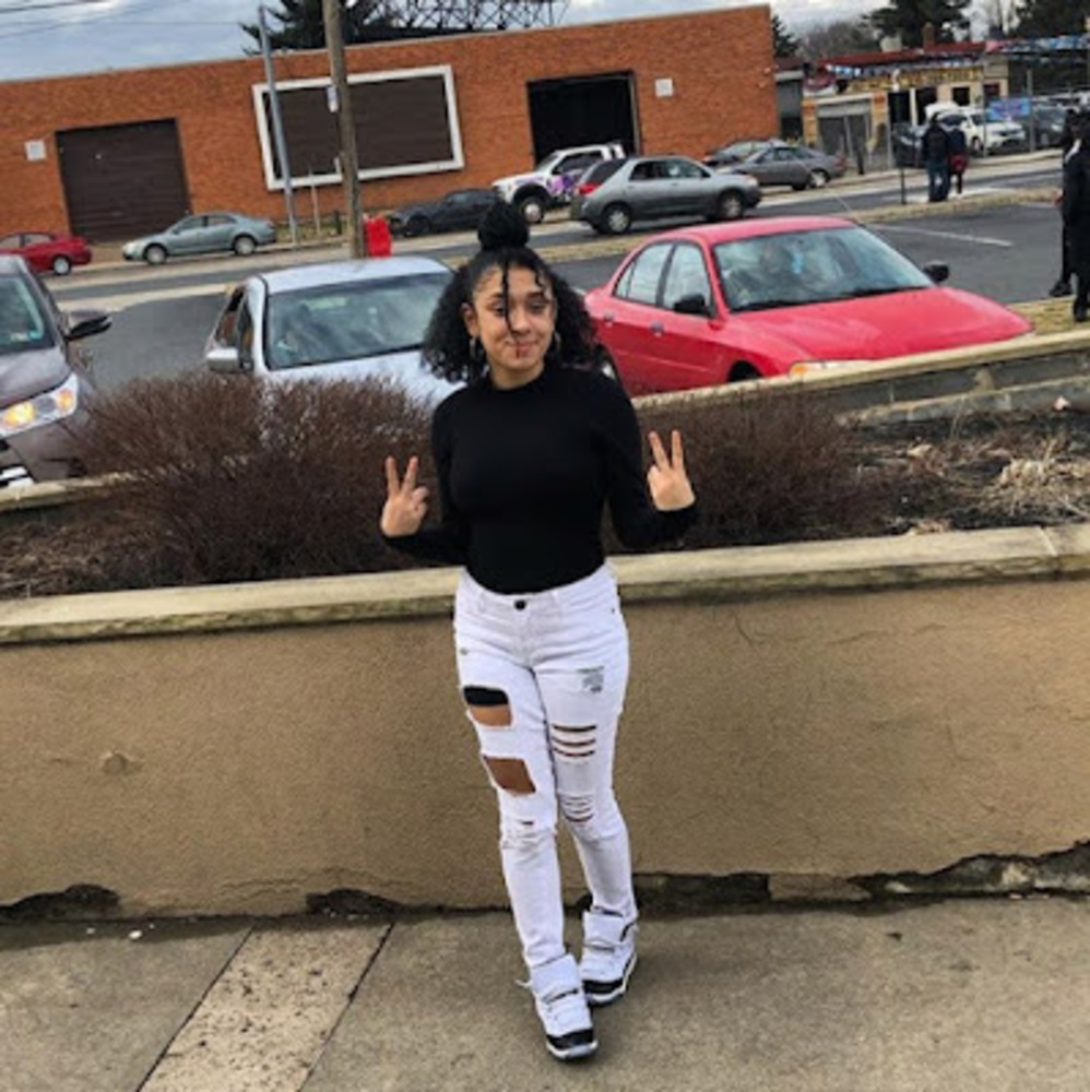 Meet your Posher, Alanis